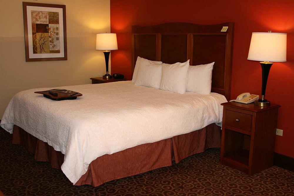 Hampton Inn Chicago-Carol Stream Exteriör bild